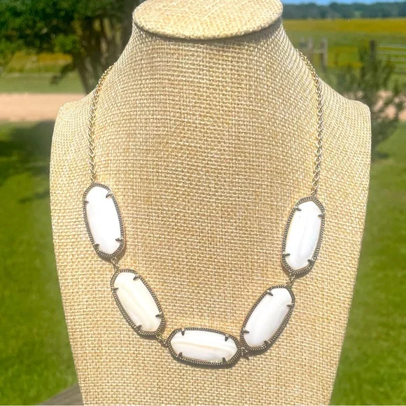 ✨ Kendra Scott Valencia Statement Necklace – White Mother of Pearl | Retired ✨ - Picture 7 of 9